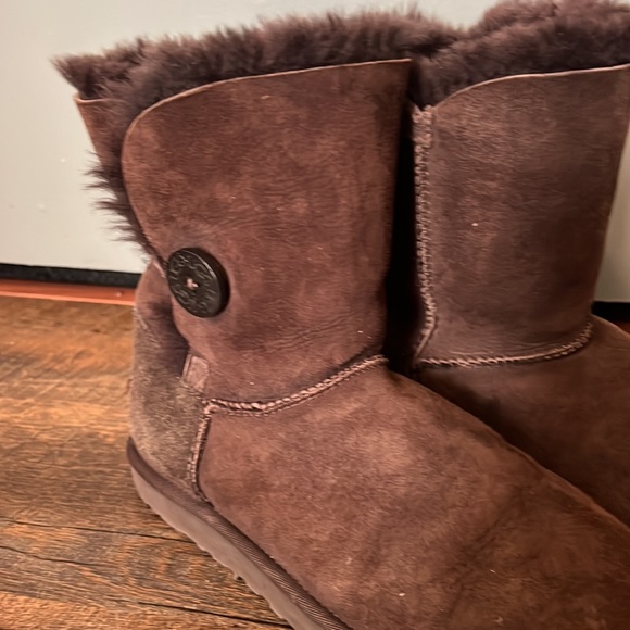 UGG Bailey Button Women Brown Boot | Size 7 - Picture 5 of 11